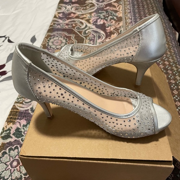 Size 7, silver heels - Picture 1 of 1